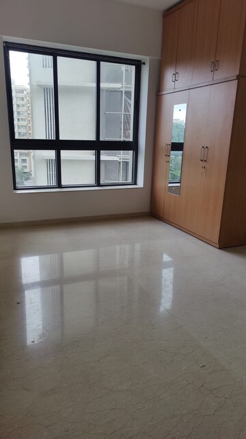 Room in 3 BHK Apartment at Shapoorji Pallonji Vicinia, Powai – for Sale