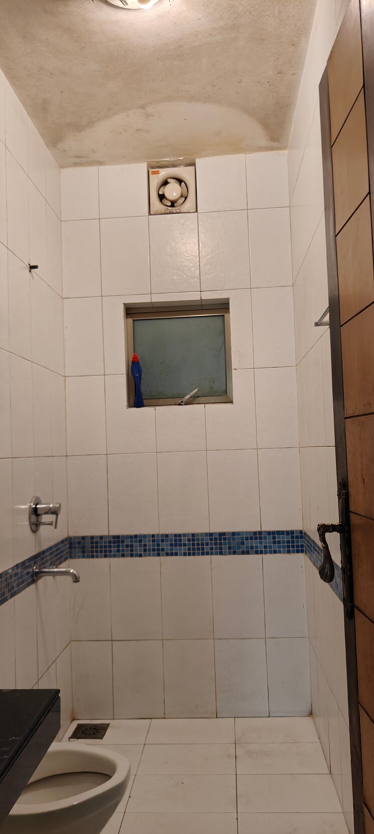 Bathroom, oberoi-springs 2.5 Bedroom 1300 Sq.Ft. Apartment In Andheri West Mumbai 8692168