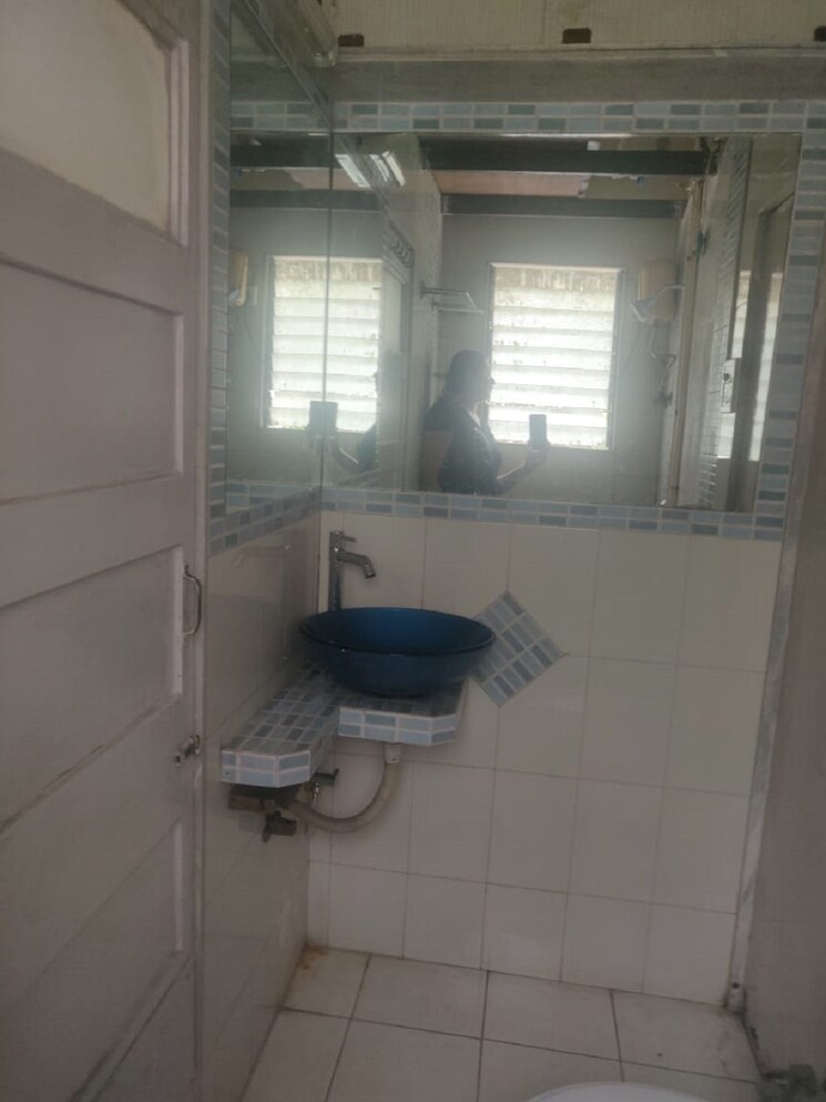 Bathroom, khar west 2 Bedroom 750 Sq.Ft. Apartment In Khar West Mumbai 8692139