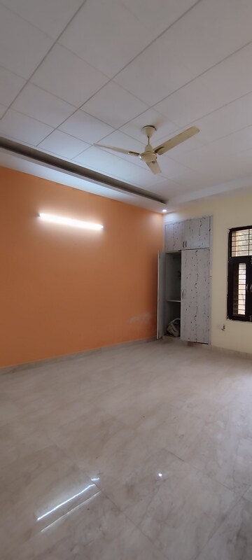 Room in 3 BHK Builder Floor at Green Fields Colony – for Sale