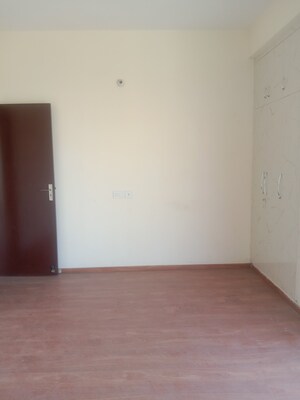 Room in 3 BHK Apartment at Amrapali Terrace Homes, Tech Zone 4 Greater Noida – for Sale