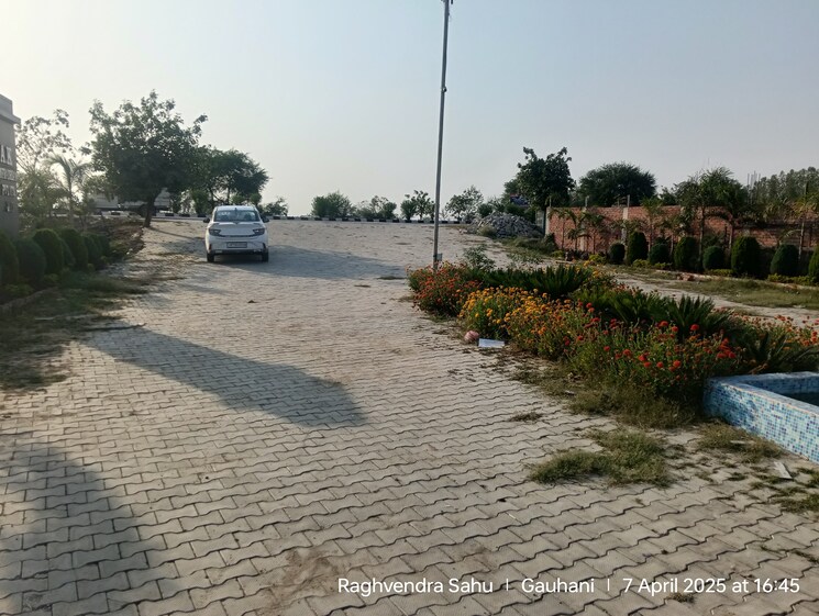 undefined, naini  84 Sq.Mt. Plot In Naini Allahabad 8692333