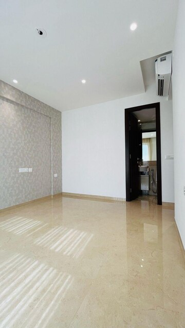 Room in 2 BHK Apartment at Hiranandani Highland, Powai – for Rent