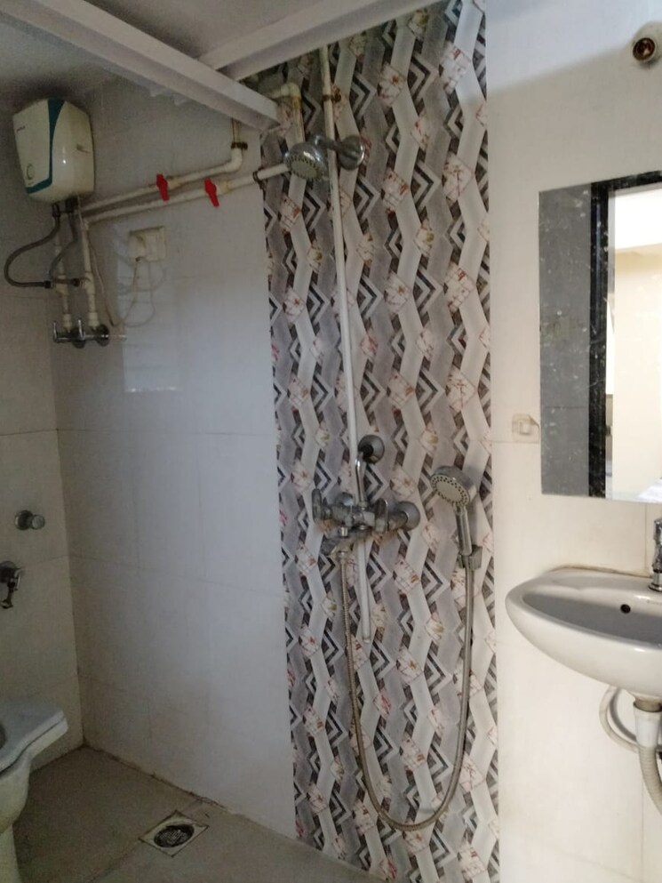 Bathroom, thane west Pg For Girls In Thane West 8692326