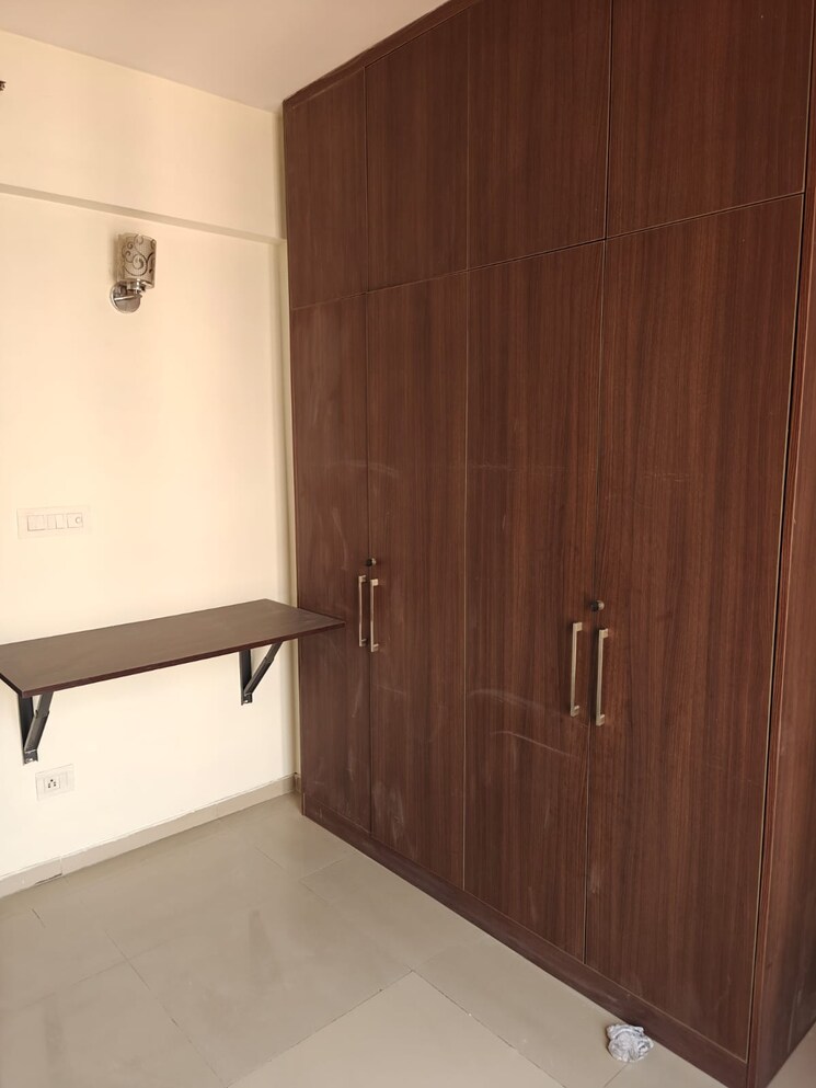Room, sector 22 dwarka 3 Bedroom 2000 Sq.Ft. Apartment In Sector 22 Dwarka Delhi 8692271