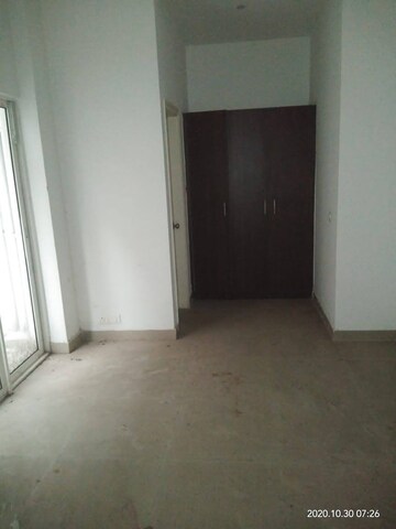 Room in 3 BHK Villa at Paramount Golfforeste Villas, Zeta I Greater Noida – for Rent