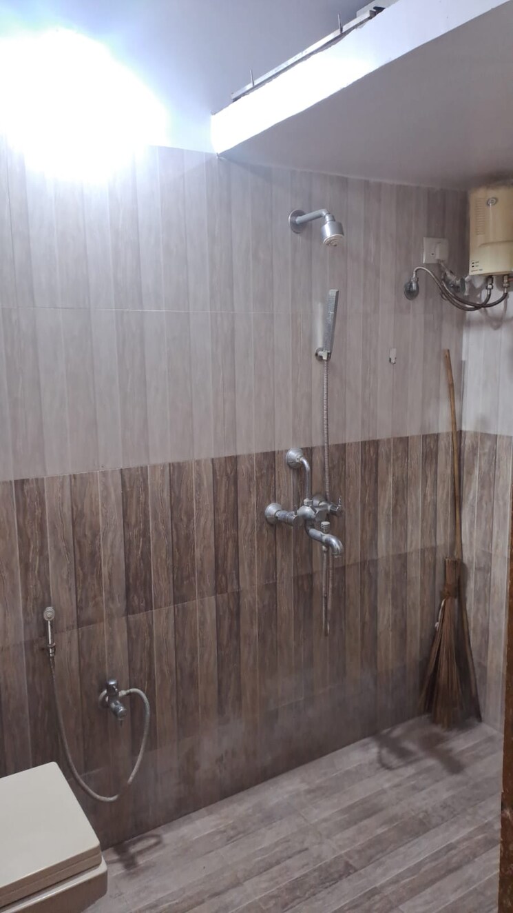 Bathroom, raunak-unnathi-gardens 2 Bedroom 1045 Sq.Ft. Apartment In Pokhran Road No One Thane 8692645