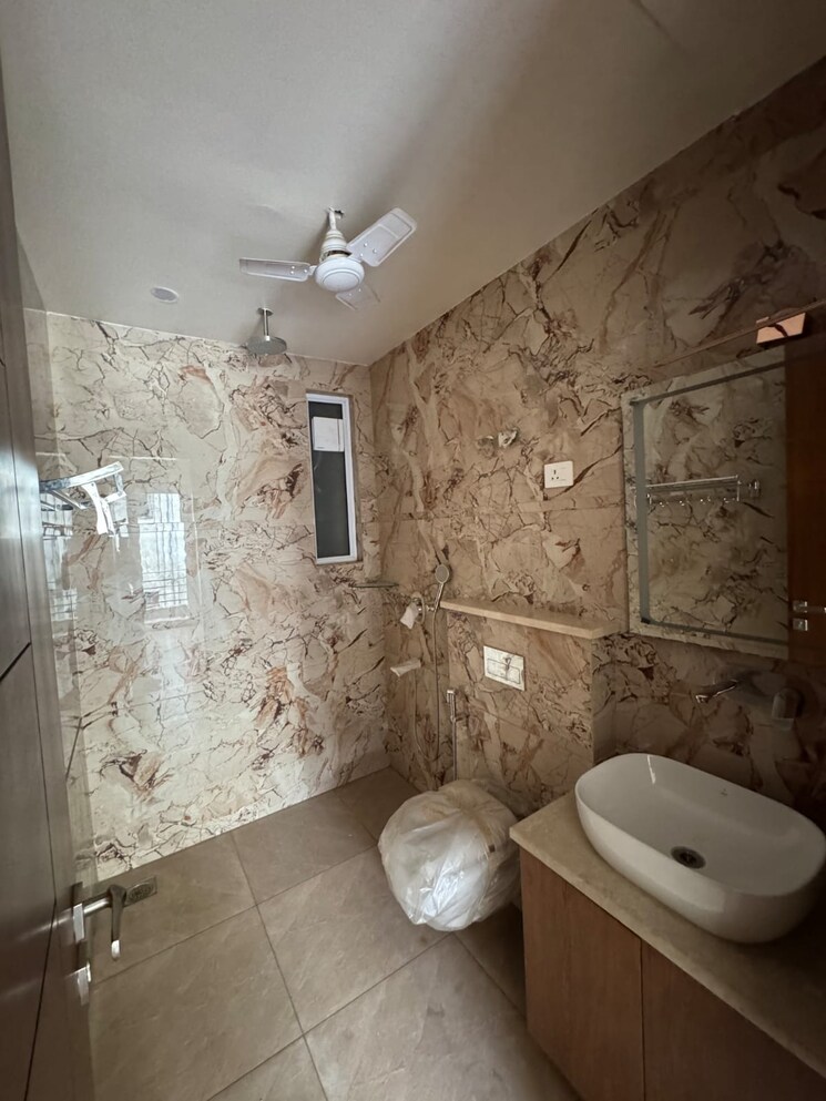 Bathroom, sushant-lok-2 3 Bedroom 1800 Sq.Ft. Builder Floor In Sector 57 Gurgaon 8692657