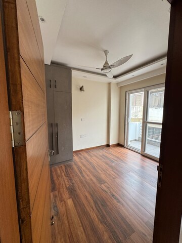 Room in 3 BHK Builder Floor at Sushant Lok 2, Sector 57 – for Rent