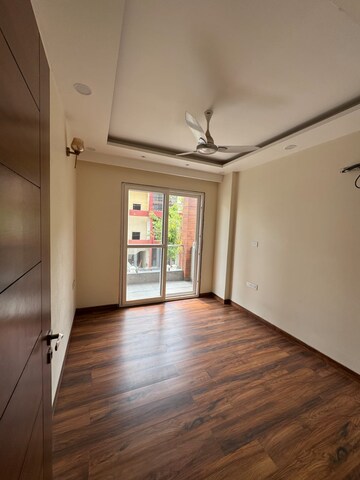 Room in 3 BHK Builder Floor at Sushant Lok 2, Sector 57 – for Rent