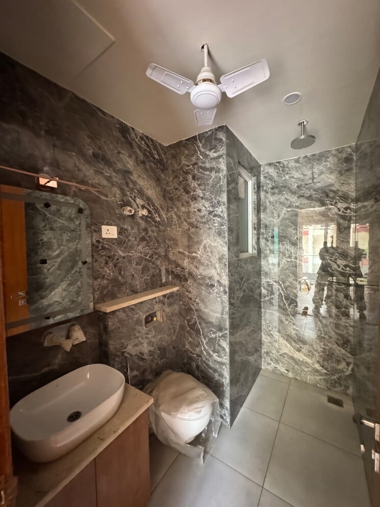 Bathroom, sushant-lok-2 3 Bedroom 1800 Sq.Ft. Builder Floor In Sector 57 Gurgaon 8692657