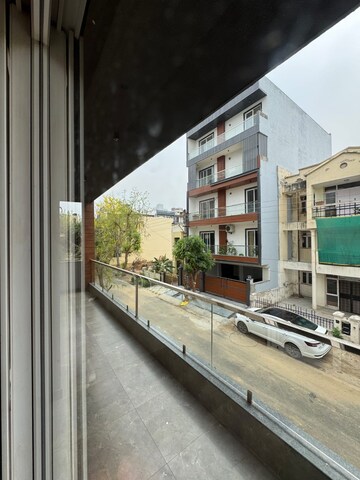 Balcony in 3 BHK Builder Floor at Sushant Lok 2, Sector 57 – for Rent