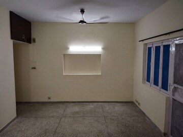 Room in 2 BHK Apartment at Sector 51 – for Rent