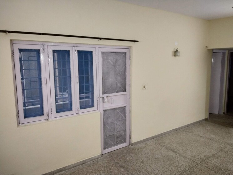 Room, sector 51 2 Bedroom 800 Sq.Ft. Apartment In Sector 51 Noida 8692708