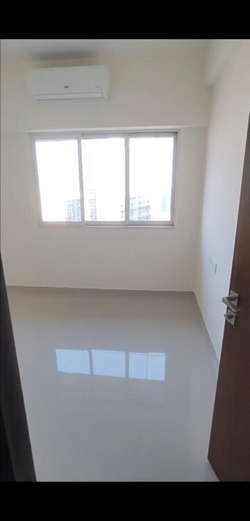 Furnished Amenities in 2 BHK Apartment at Omkar Signet, Malad East – for Rent