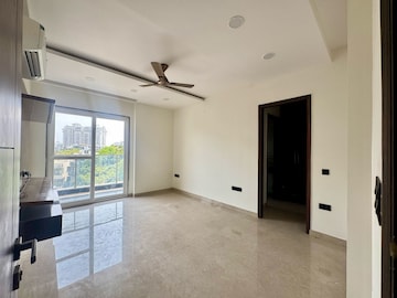 Room in 1 BHK Apartment at Lodha Amara, Kolshet Road – for Sale