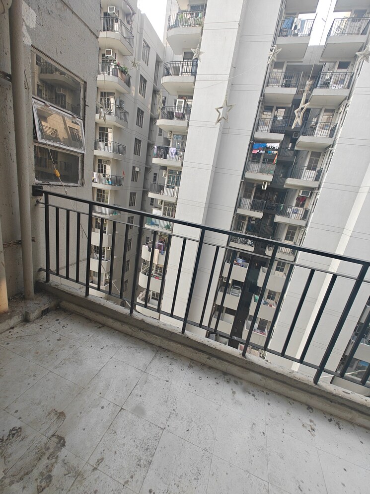 Balcony, signature-global-solera-2 2 Bedroom 577 Sq.Ft. Apartment In Sector 107 Gurgaon 8692831