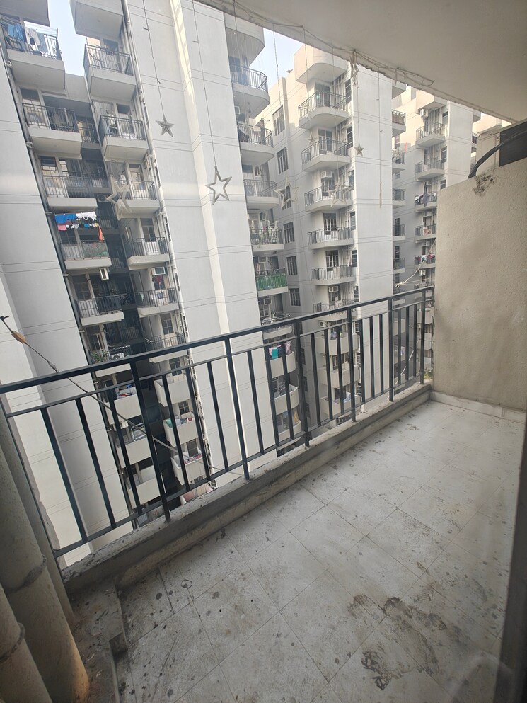 Balcony, signature-global-solera-2 2 Bedroom 577 Sq.Ft. Apartment In Sector 107 Gurgaon 8692831