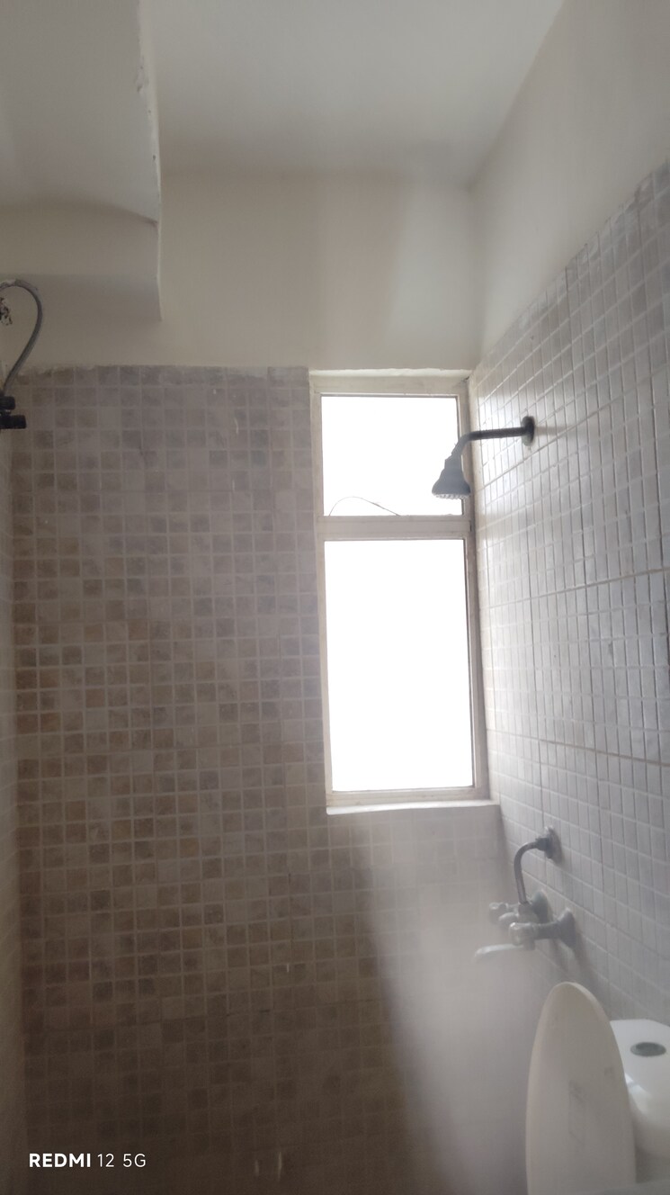 Bathroom, paras-tierea 2 Bedroom 825 Sq.Ft. Apartment In Sector 137 Noida 8692925