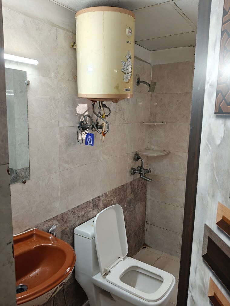 Attached Bathroom, preet vihar 3 Bedroom 1750 Sq.Ft. Builder Floor In Preet Vihar Delhi 8693106