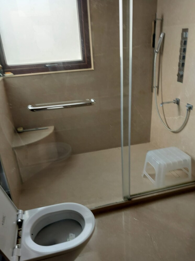 Bathroom, preet vihar 4 Bedroom 2250 Sq.Ft. Builder Floor In Preet Vihar Delhi 8693152