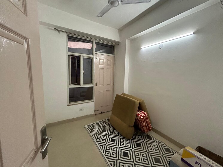 Room, preet vihar 3 Bedroom 1750 Sq.Ft. Builder Floor In Preet Vihar Delhi 8693216