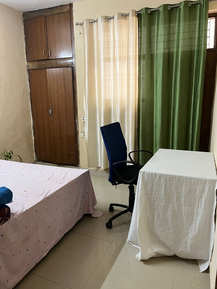 Master Bedroom, preet vihar 4 Bedroom 2250 Sq.Ft. Builder Floor In Preet Vihar Delhi 8693248