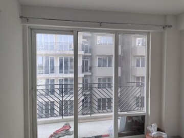 Room in 2.5 BHK Builder Floor at Smart World Gems, Sector 89 – for Rent