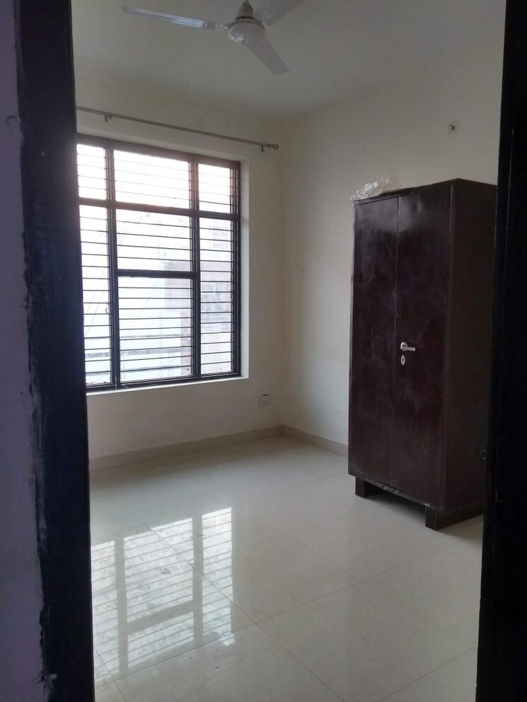 Room, sector 52 2 Bedroom 140 Sq.Yd. Builder Floor In Sector 52 Gurgaon 8693272