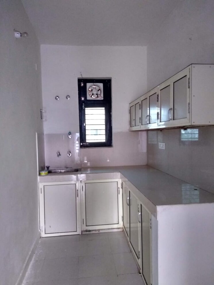 Kitchen, sector 52 2 Bedroom 140 Sq.Yd. Builder Floor In Sector 52 Gurgaon 8693272