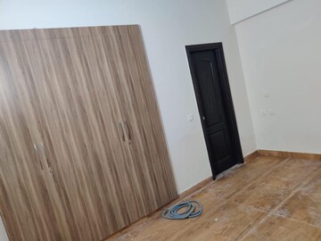 Furnished Amenities in 3 BHK Builder Floor at Govindpuram – for Rent