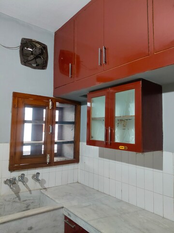 Room in 3 BHK Independent House at Sector 4 – for Rent