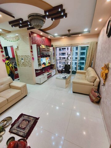 2 BHK Apartment For Rent in Rustomjee Urbania Azziano, Majiwada