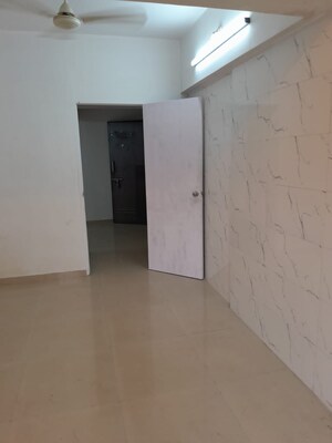 Room in 1 BHK Apartment at Kandivali West – for Sale