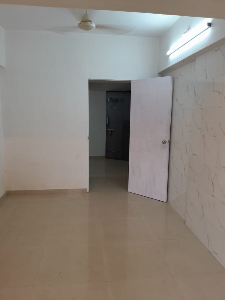Room, kandivali west 1 Bedroom 380 Sq.Ft. Apartment In Kandivali West Mumbai 8693460