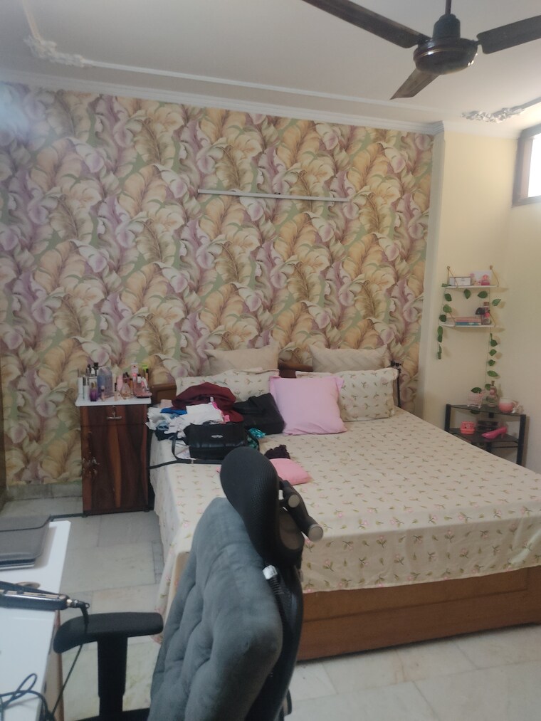 Master Bedroom, shivalik colony 3 Bedroom 200 Sq.Yd. Builder Floor In Shivalik Colony Delhi 8693571