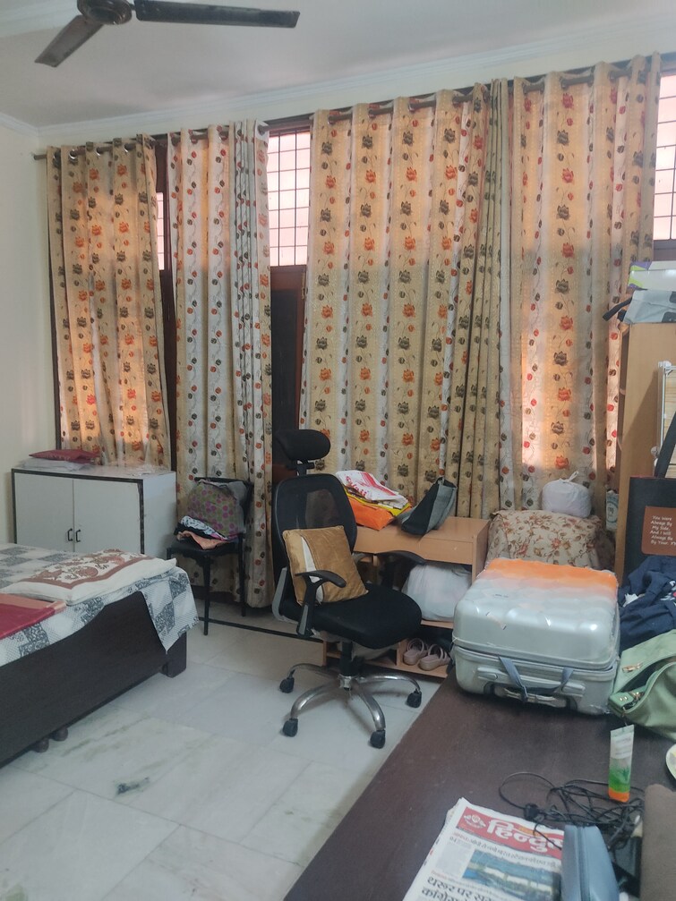 Cover Image, shivalik colony 3 Bedroom 200 Sq.Yd. Builder Floor In Shivalik Colony Delhi 8693571