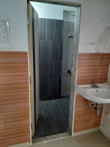 Bathroom in 1 BHK Apartment at Kandivali West – for Rent
