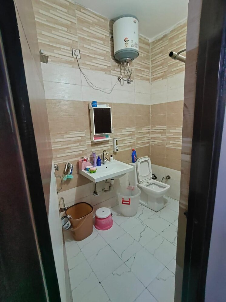 Bathroom, dhakoli 3 Bedroom 1000 Sq.Ft. Builder Floor In Dhakoli Zirakpur 8693824