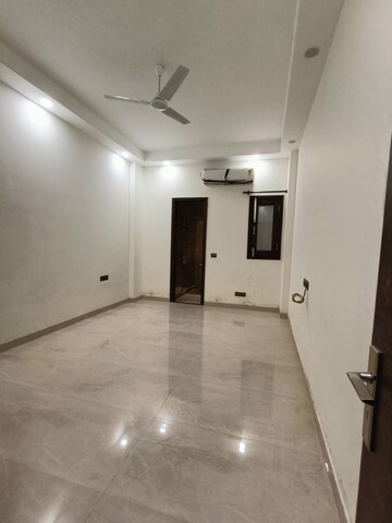 Room in 3 BHK Builder Floor at Shivalik Colony – for Rent