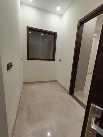 Room in 3 BHK Builder Floor at Shivalik Colony – for Rent