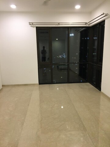 Room in 2 BHK Apartment at Lodha The Park, Worli – for Rent