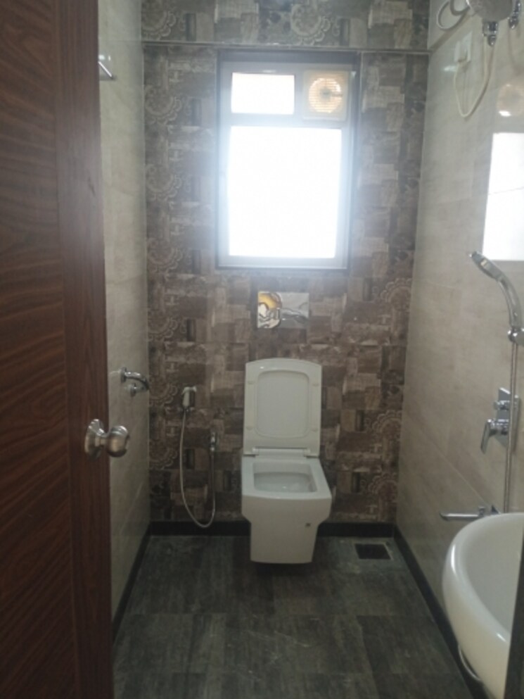 Bathroom, keytech-jiten-chs 3.5 Bedroom 1600 Sq.Ft. Apartment In Andheri West Mumbai 8693906