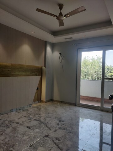 Room in 3 BHK Builder Floor at Unitech South City 1, South City 1 – for Rent