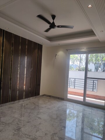 Room in 3 BHK Builder Floor at Unitech South City 1, South City 1 – for Rent