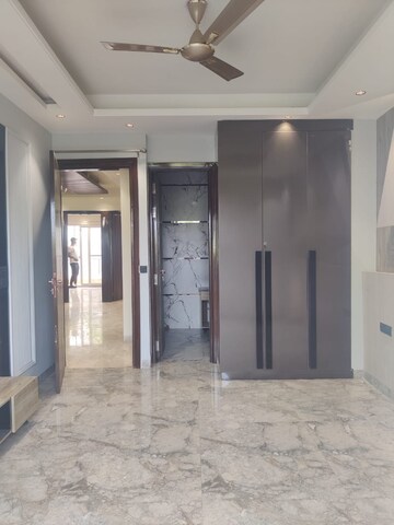 Building Lobby in 3 BHK Builder Floor at Unitech South City 1, South City 1 – for Rent
