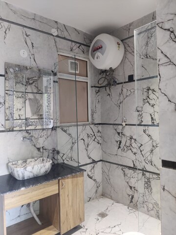 Bathroom in 3 BHK Builder Floor at Unitech South City 1, South City 1 – for Rent