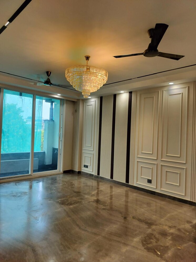 Room, greater kailash ii 3 Bedroom 200 Sq.Yd. Builder Floor In Greater Kailash ii Delhi 8693929