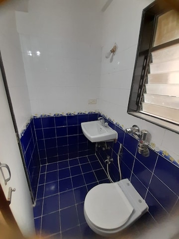 Team Area in 3 BHK Apartment at Kishni Kunj Apartment, Khar West – for Sale
