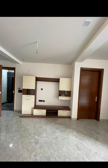 Room in 3 BHK Builder Floor at RWA Residential Society Sector 46, Sector 46 – for Rent